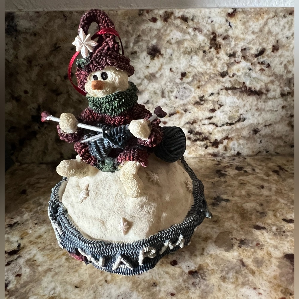 Boyds Bears Resin Ornament in Box Christmas 25651 Ingrid "Be Warm" Snowball 1997